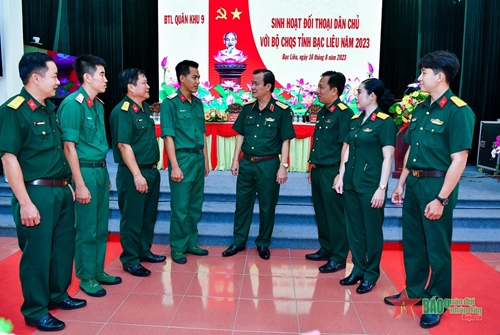 Thiếu tướng Hồ Văn Thái dự đối thoại dân chủ tại Bộ Chỉ huy quân sự tỉnh Bạc Liêu